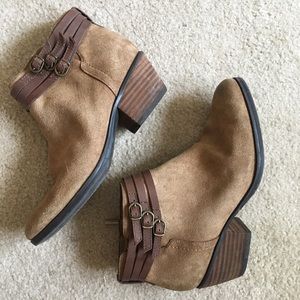 Clark’s booties in suede with leather accent